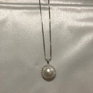 New necklace sterling silver/pearl